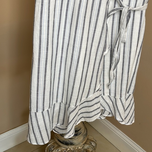Abercombie & Fitch White/Navy Striped Wrap Dress Size Small - Picture 6 of 13